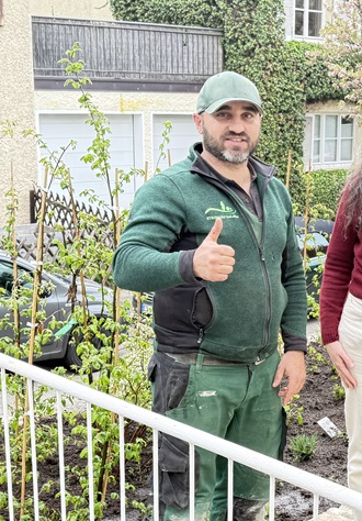 Firmeninhaber Nazim Zeka von STROHGÄU GaLaBau im Raum Stuttgart.
